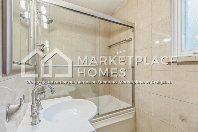 Building Photo - 706 Broadview Ave