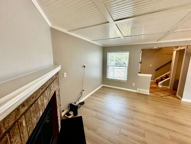 Building Photo - "Charming 3-Bed Home with Finished Basemen...