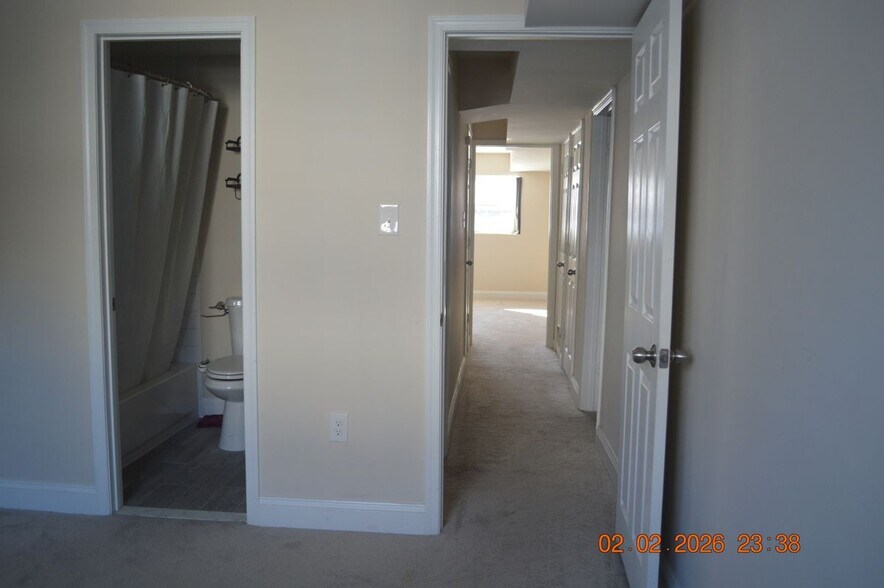 Building Photo - 1636 Gibbons Rd