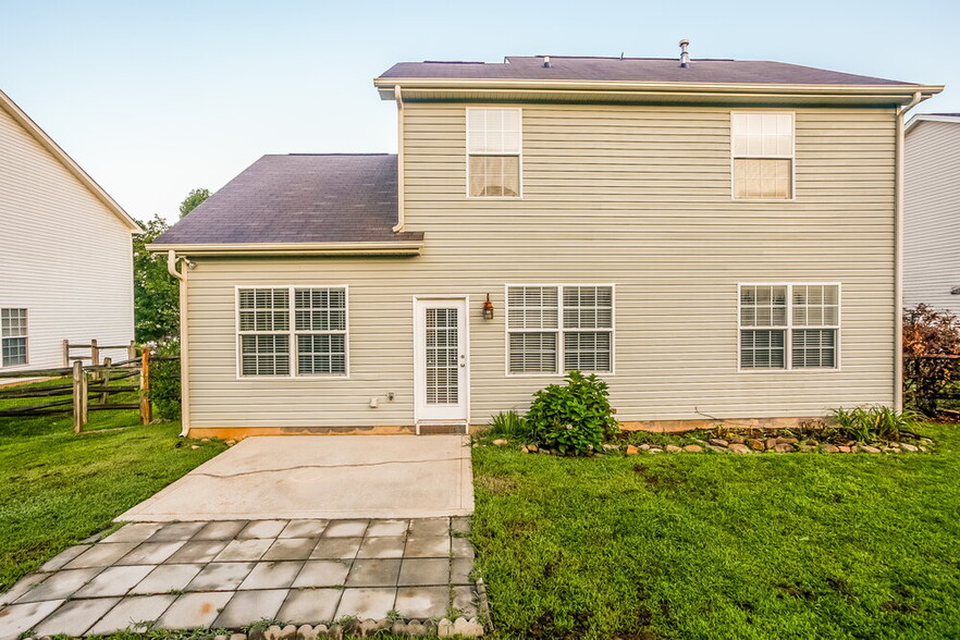 Building Photo - 6827 Blake Brook Dr