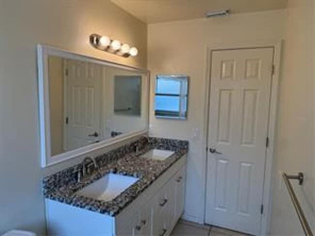 Building Photo - Leesburg Duplex