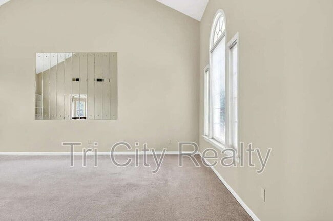 Building Photo - 404 Topaz Trail