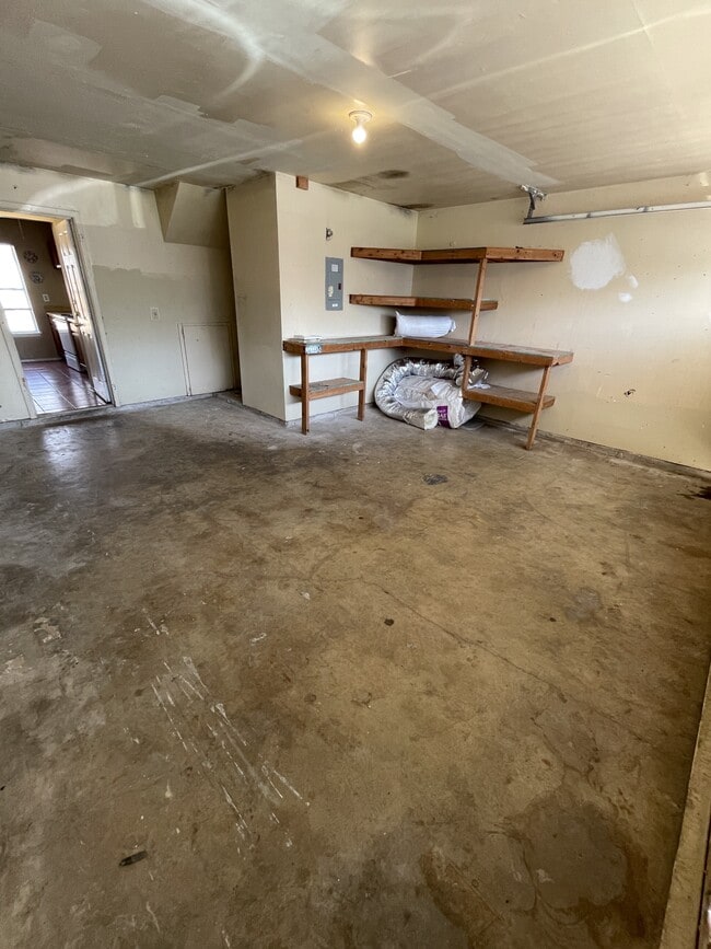 Building Photo - 9931 Village Briar