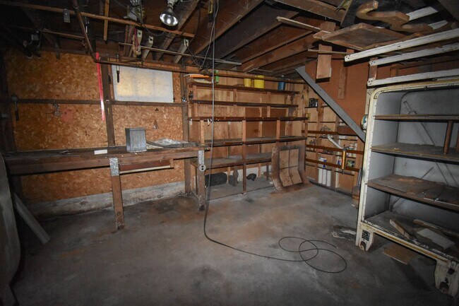 Building Photo - Two Bedroom Home with Detached Garage!