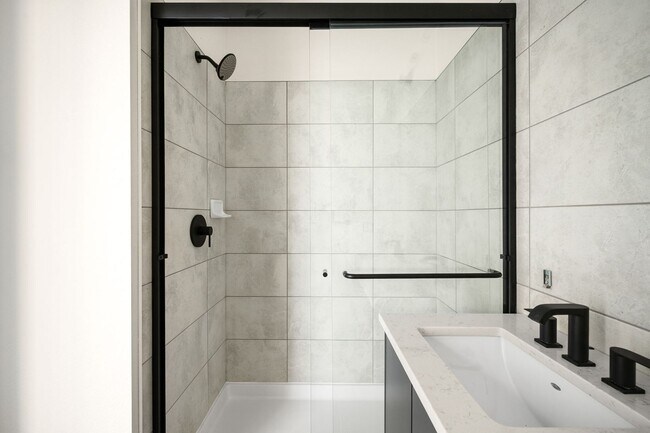 Building Photo - Modern Elegance: Brand New 3-Bed Townhouse...