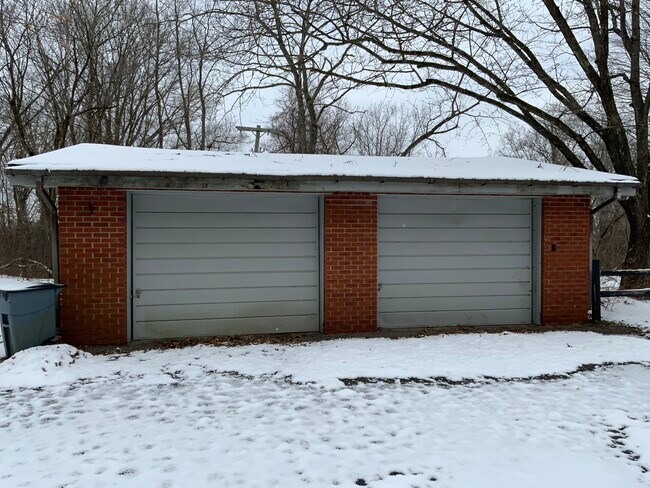 Building Photo - 9440 Spencer Rd