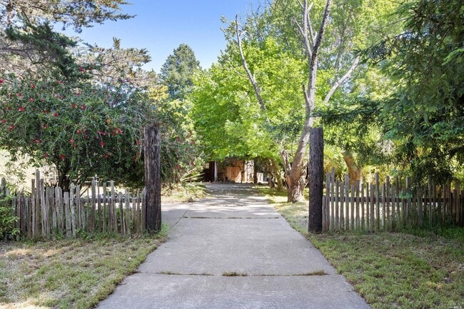 Building Photo - 5953 Shoreline Hwy