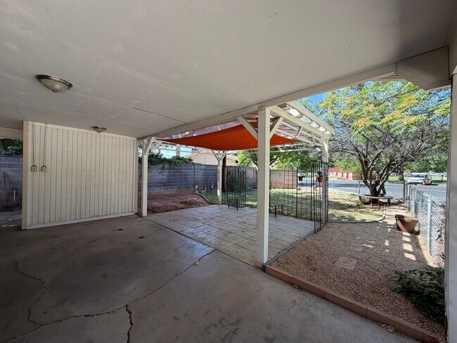 Building Photo - SPACIOUS PROPERTY AVAILABLE FOR RENT