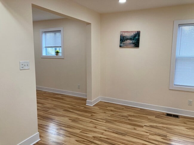 Building Photo - 2 Bedroom  Renovated Century Home Modern S...
