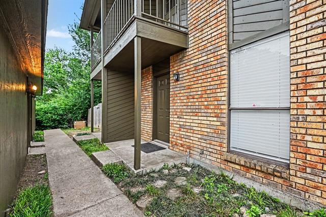 Building Photo - 2103 Mistletoe Ave