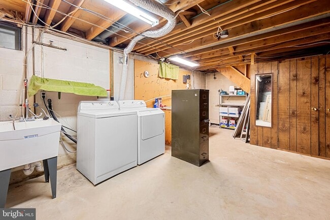 Building Photo - 302 18th Ave
