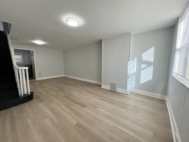 Building Photo - Newly Remodeled 3b/1b House in South Philly! Section 8 Only