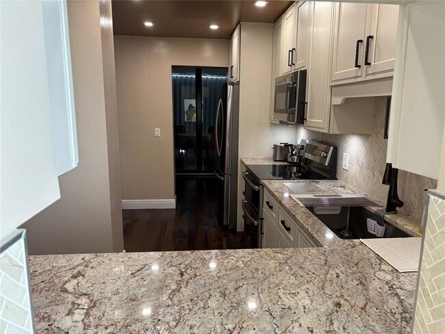 Building Photo - 1401 S Ocean Blvd