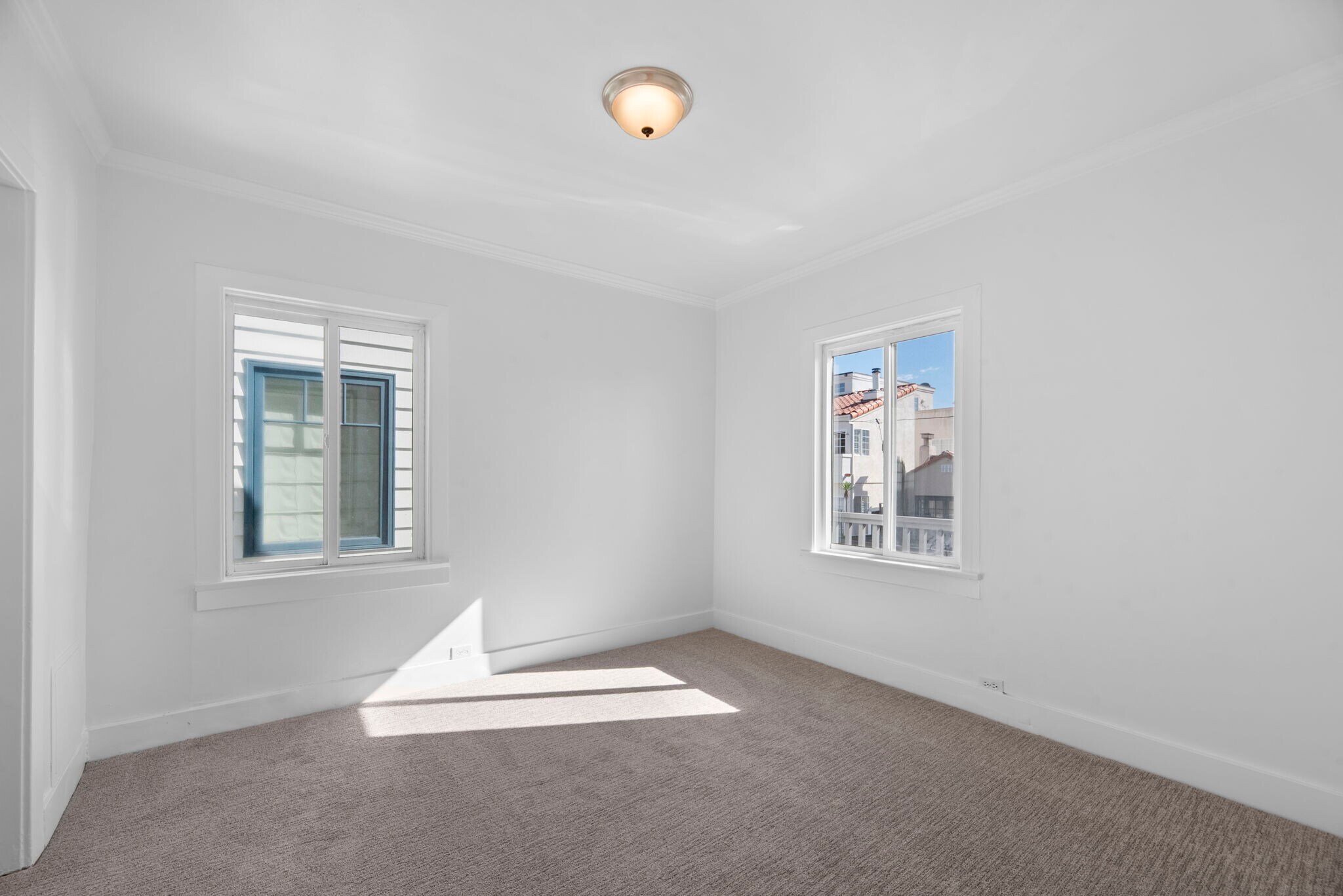 Building Photo - 303 28th St