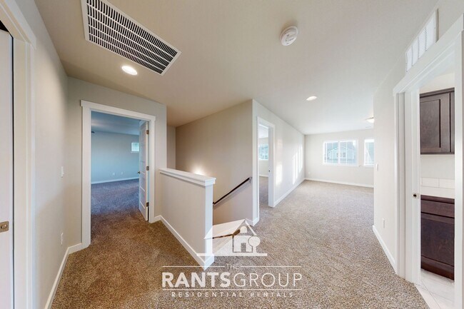 Building Photo - Beautiful Newer Construction!  Easy I5 access & JBLM Commute!