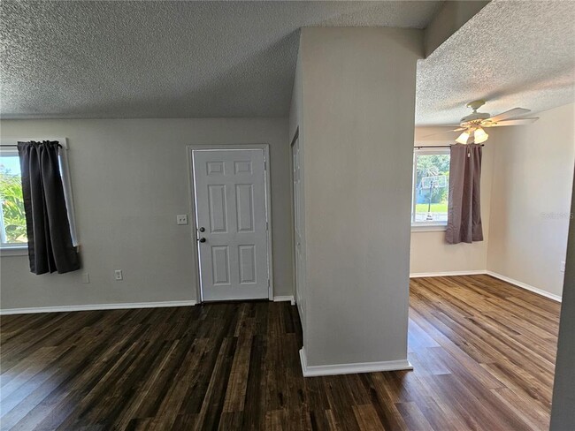 Building Photo - 1600 Meadow Lark Ln