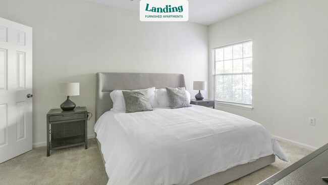 Building Photo - 900 Crowne Park Dr