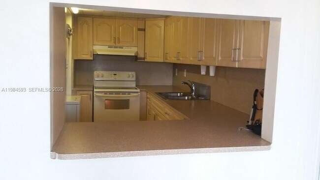 Building Photo - 10000 NW 80th Ct