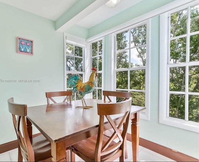 Building Photo - 202 W Canal Dr