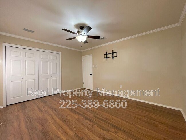 Building Photo - 9536 Bermuda Ave