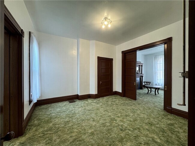 Building Photo - 407 Fallowfield Ave