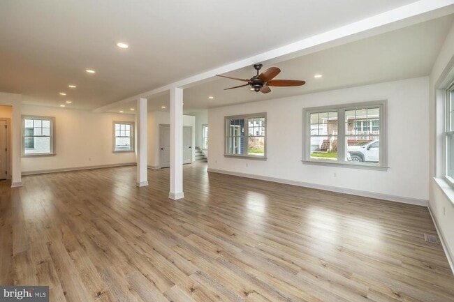 Building Photo - 411 James St