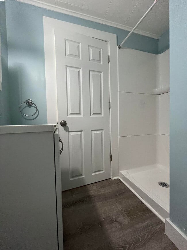 Building Photo - Gorgeous 1-bedroom, Second floor! Apartmen...