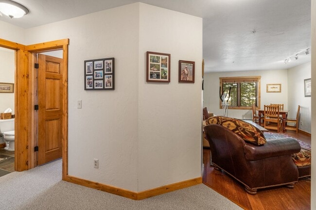 Building Photo - 4 Bed, 4 Bath Condo in The Big Sky Meadow with Garage!