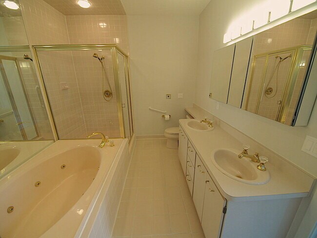 Building Photo - 14 Sedgewick Village Ln