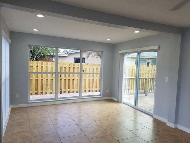 Building Photo - 130 W Ocean Dr