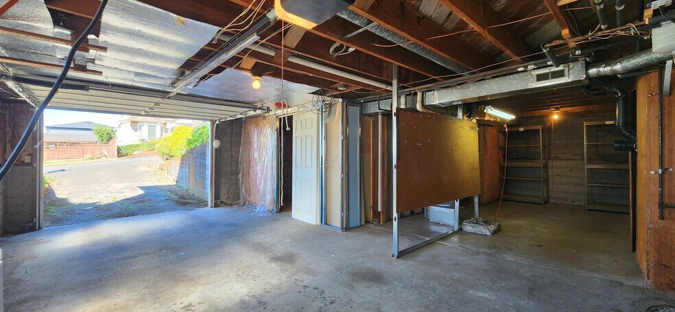 Building Photo - 1013 N 33rd Pl