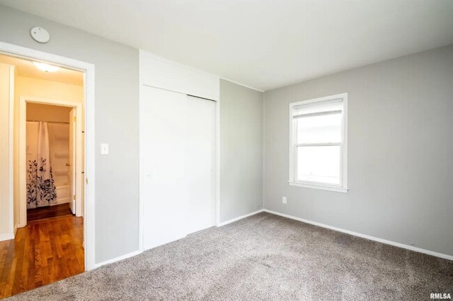 Building Photo - West Cindy Lane