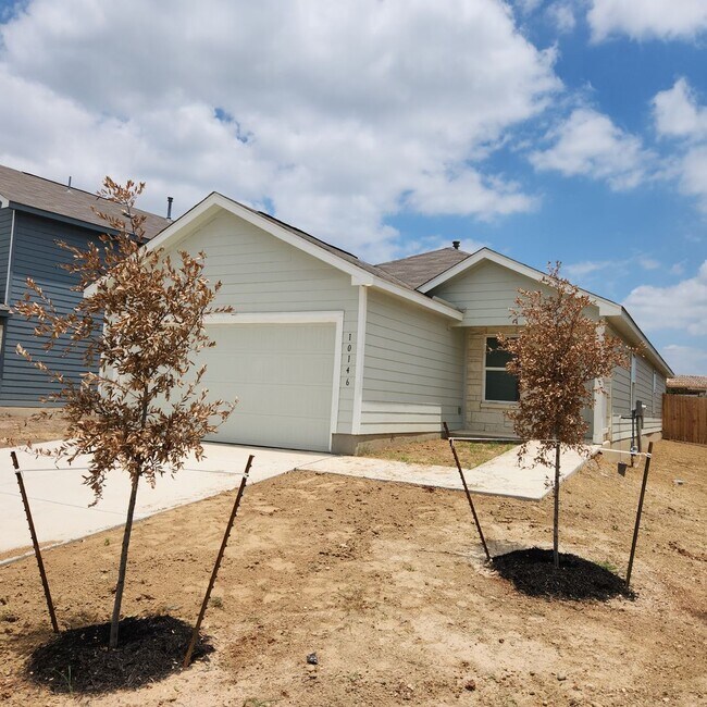 Building Photo - Welcome to the Heartbeat of South San Antonio In Vida