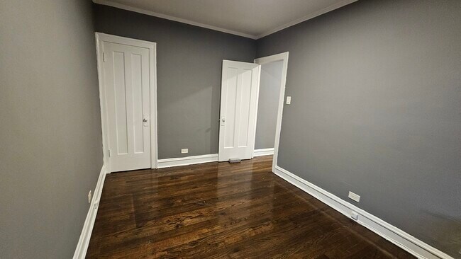 Building Photo - 6541 N Francisco Ave