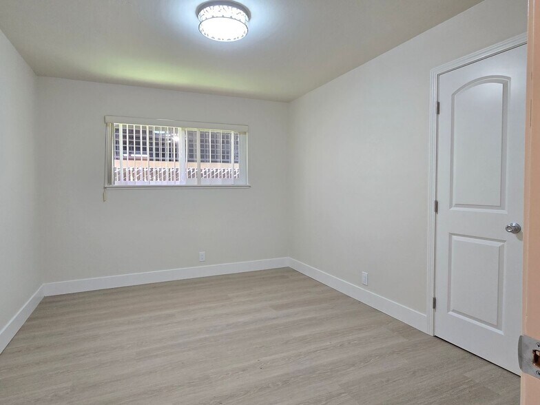 Building Photo - 3579 Agate Dr