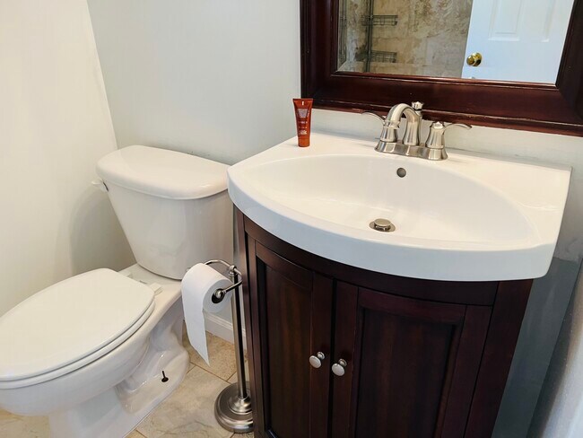 Building Photo - 113 Pine Gate Dr