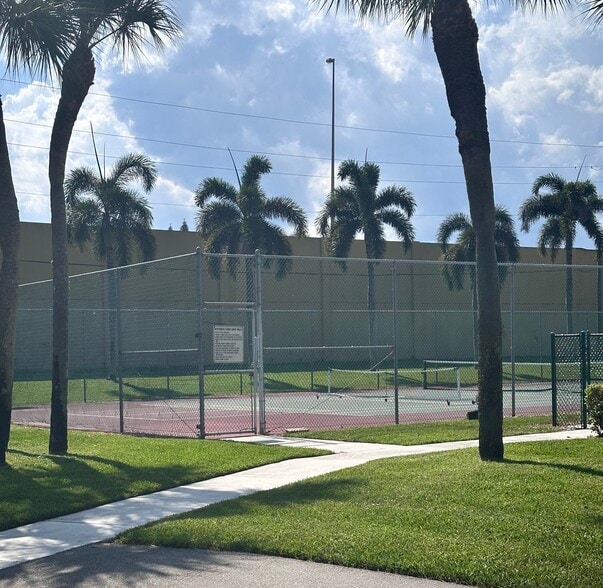 Tennis Courts - 8108 Summer Shores Dr