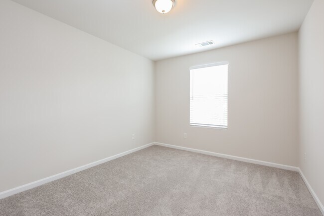 Building Photo - 161 Evvalane Dr