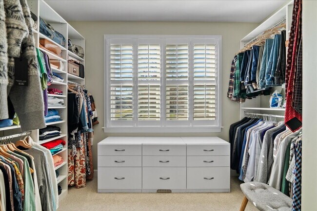 Building Photo - Elegant Single-Family Residence with Upscale Finishes in Amenity-Rich Community