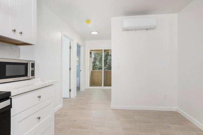 Building Photo - 5250 Sunset Dr