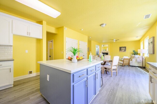 Building Photo - 5476 Summerfield Dr