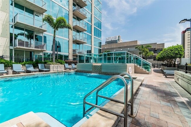 Building Photo - 777 N Ashley Dr