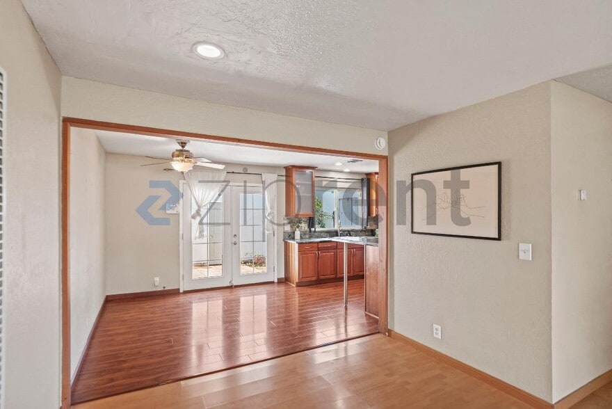 Building Photo - 3298 Cropley Ave