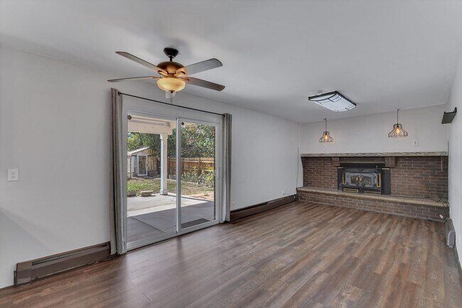 Building Photo - Beautiful, Bright & Move-In Ready Ranch in Desirable West Arvada