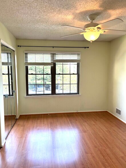 Building Photo - 102 Woodward Ln
