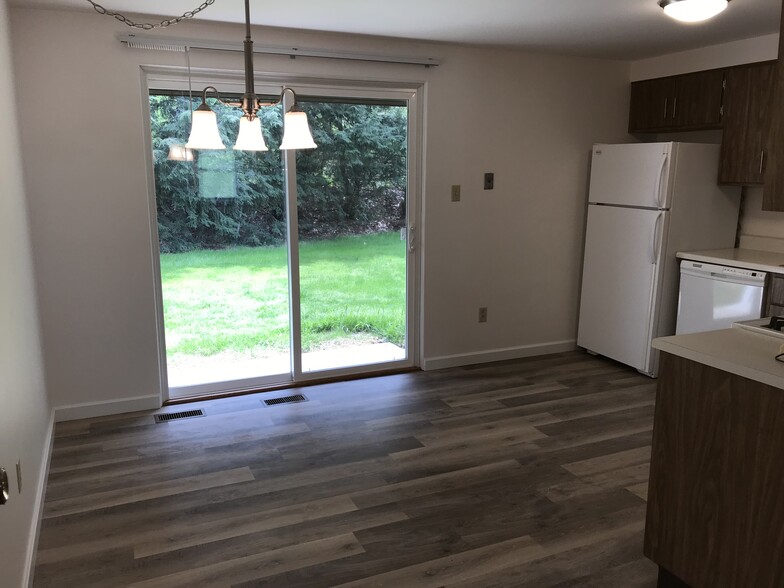 Kitchen - 1382 Lincoln Dr