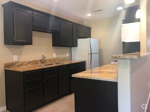 Building Photo - 4 Bedroom / 2 Bath / 2 Car Garage