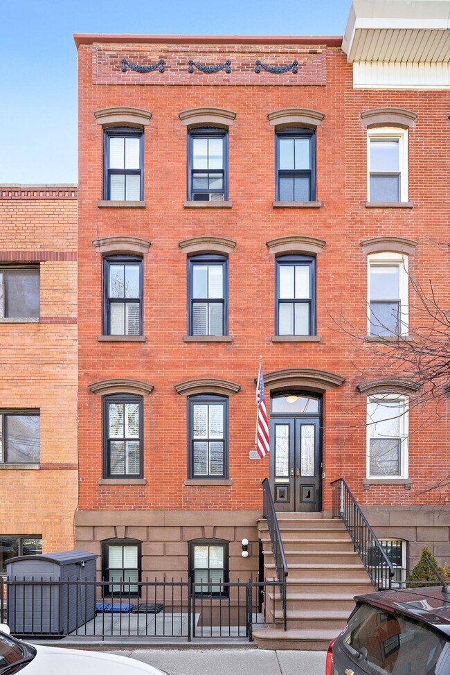 Building Photo - 259 4th St