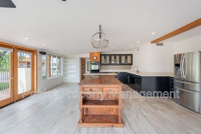Building Photo - 7024 E Orange Blossom Ln