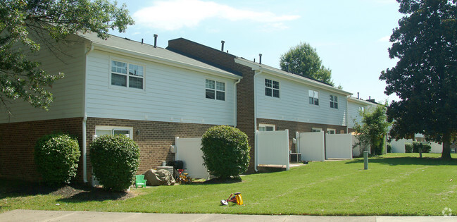 Building Photo - Courthouse Green West Apartments